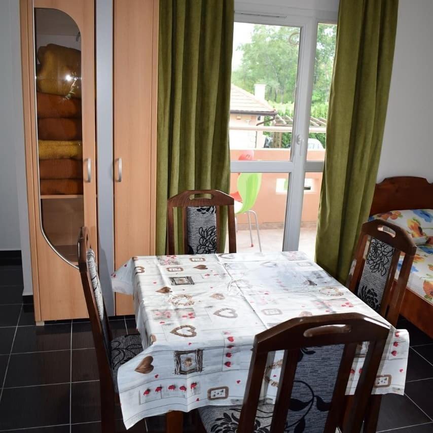 Apartament Srebrna Nit Veliko Gradište Zewnętrze zdjęcie